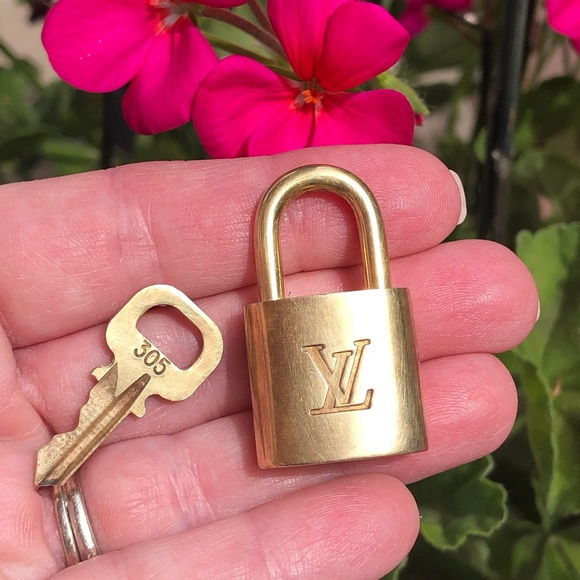 Do Louis Vuitton Lock Tarnished Definition Paul Smith